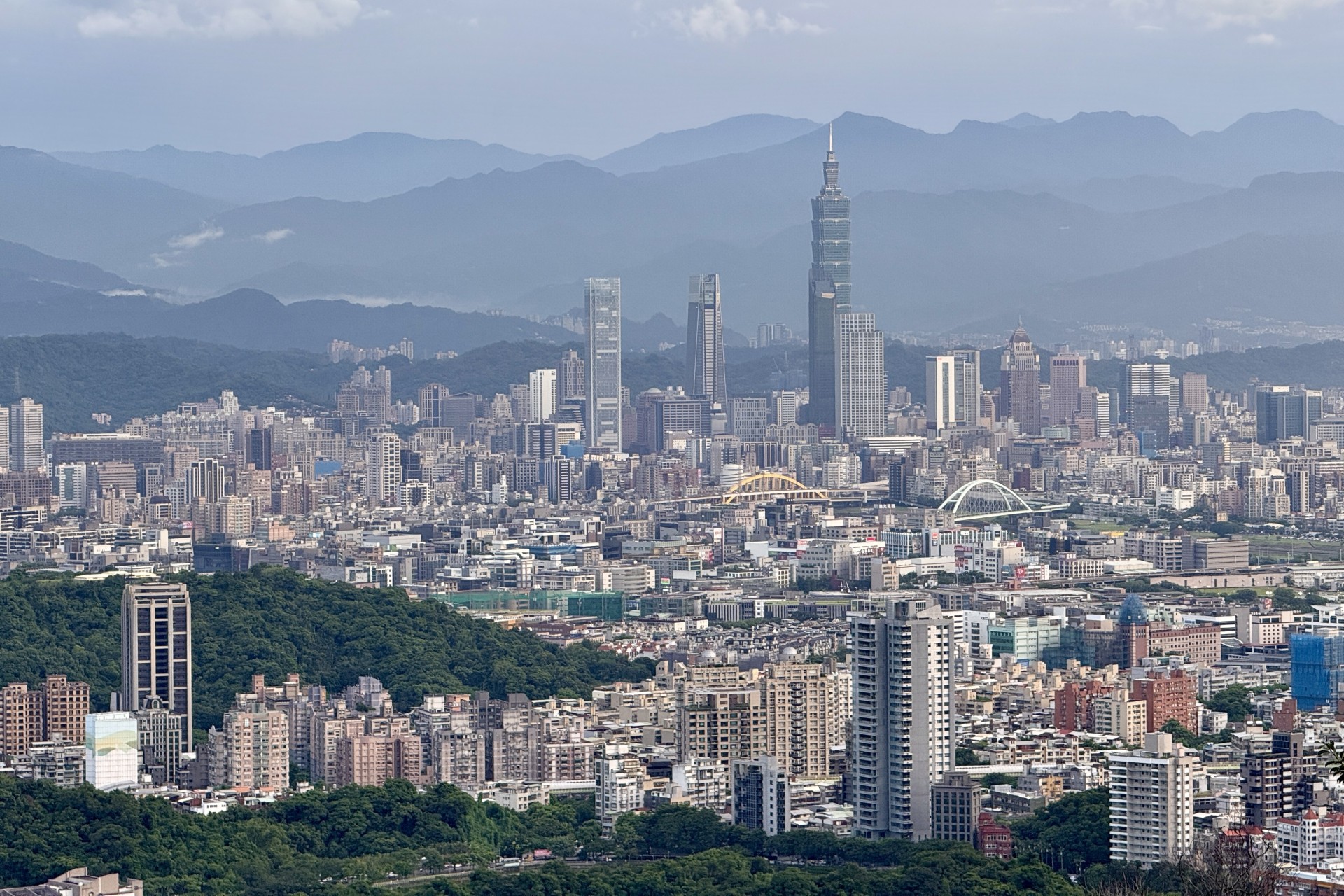 房市冷 土建融九年首見衰退 建築貸款餘額9月年減0.37%