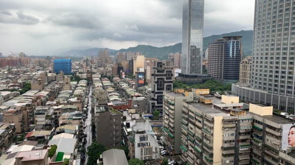 擺脫低迷氛圍 17.5％受訪者想要將股市資金搬到房市